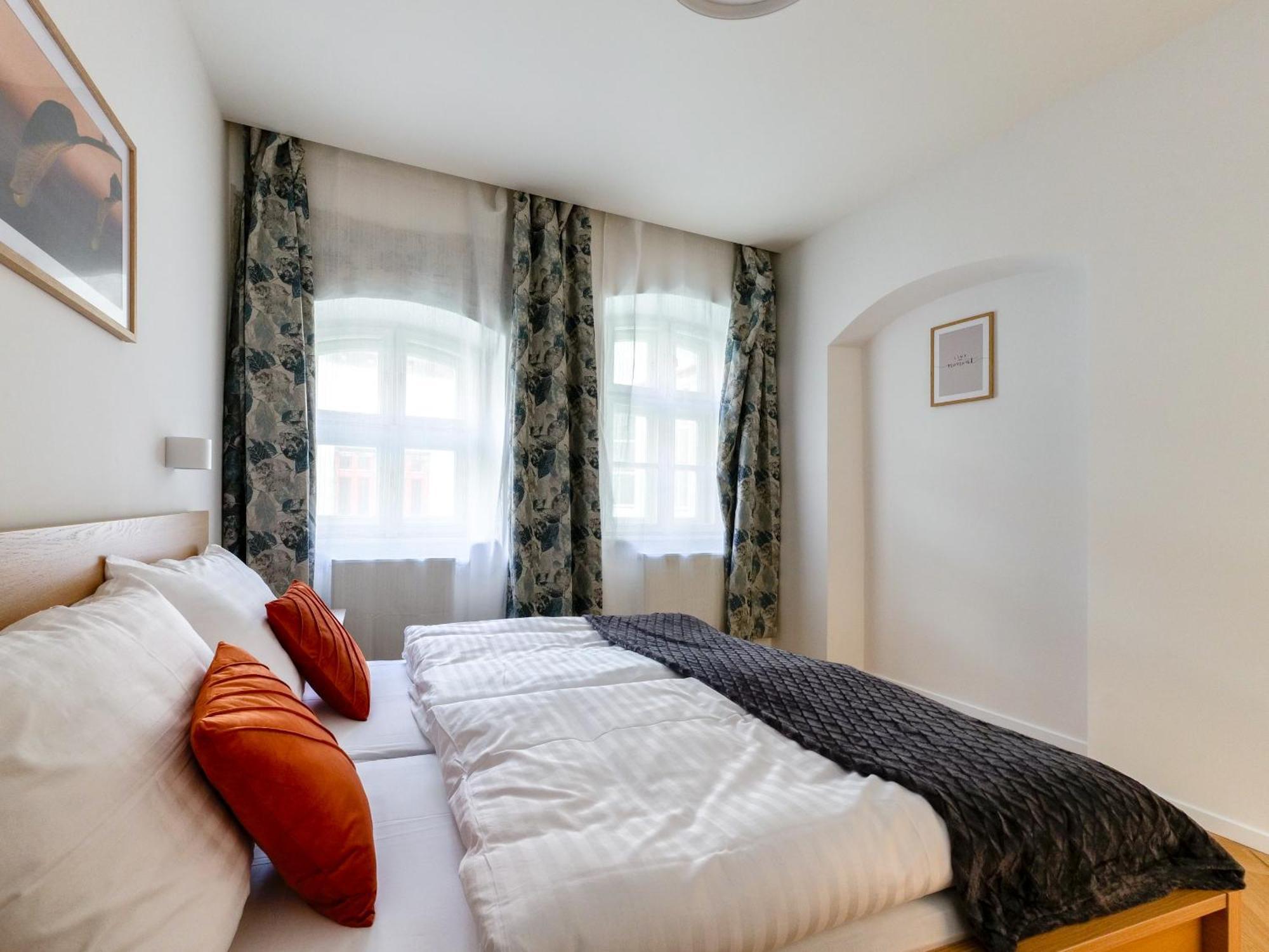 Апартаменти Hviezdoslavova Apartments, Centre, Parking Available *