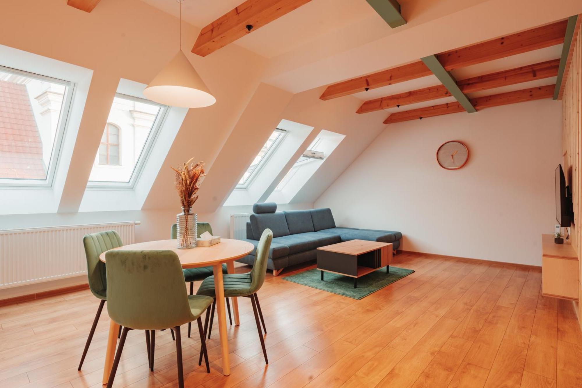 Hviezdoslavova Apartments, Centre, Parking Available Апартаменти