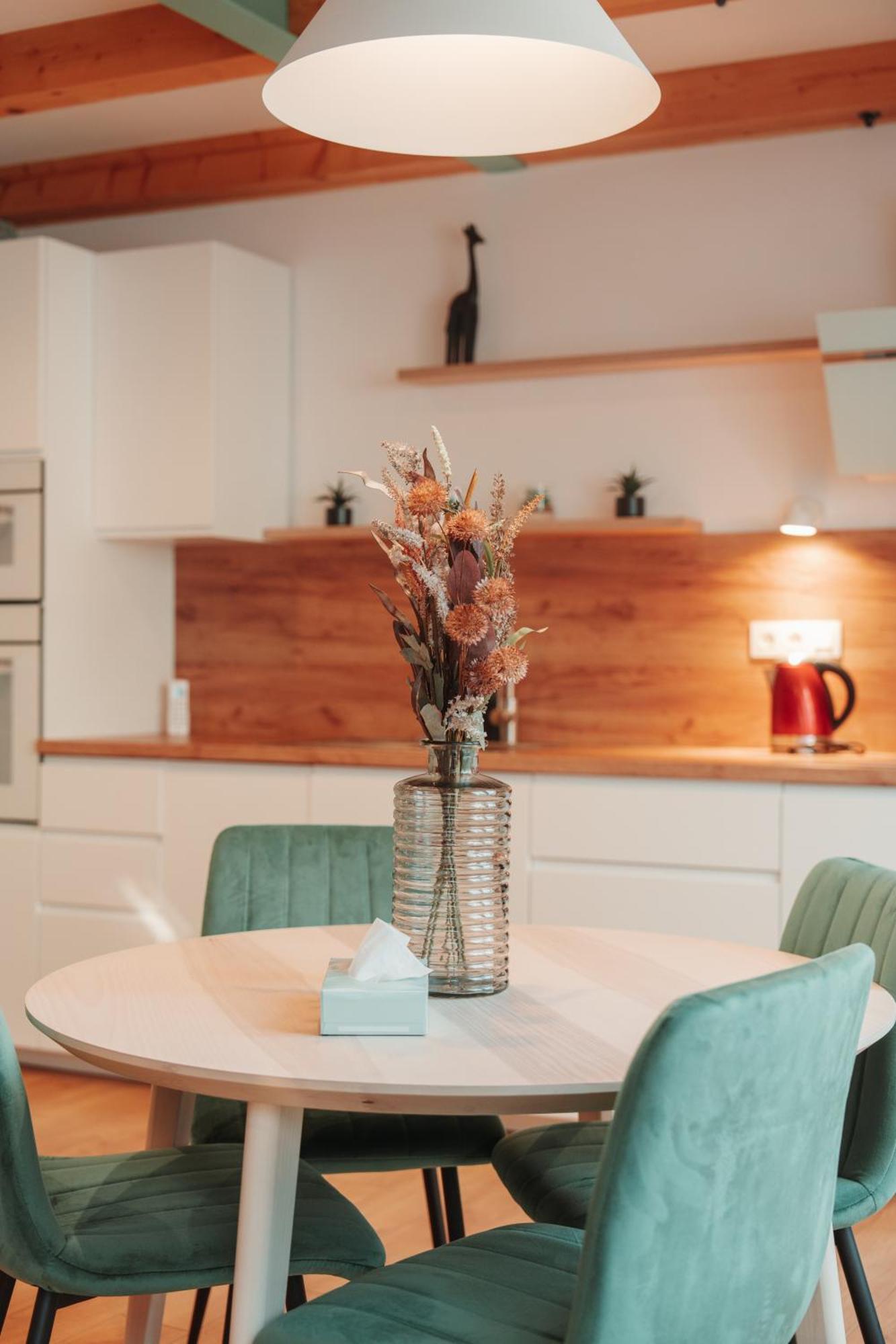 Hviezdoslavova Apartments, Centre, Parking Available Апартаменти Трнава