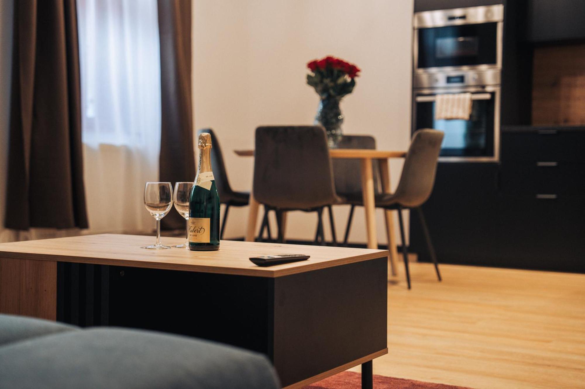 Hviezdoslavova Apartments, Centre, Parking Available Апартаменти